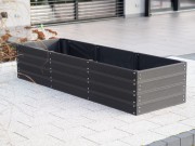 Elegancki warzywnik z desek kompozytowych o strukturze drewna, stanowiący stylowy i trwały element małej architektury w nowoczesnym ogrodzie. Wymiary 219x72x44 cm